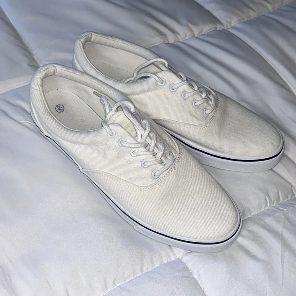 Source Unknown White Canvas Sneakers